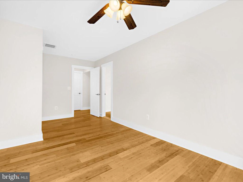 Bedroom - 4923 Thomas Dr, Shady Side, MD 20764 photo 6 of 10