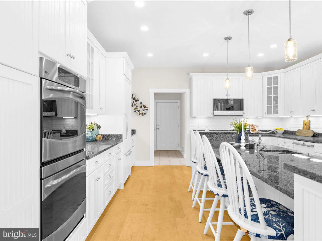 Kitchen - 4923 Thomas Dr, Shady Side, MD 20764 photo 4 of 10