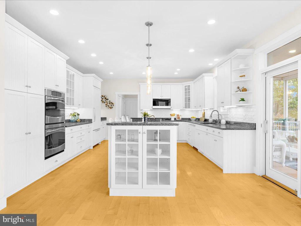 Kitchen - 4923 Thomas Dr, Shady Side, MD 20764 photo 5 of 10