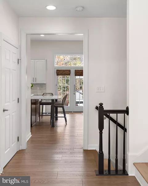 Entry Way - 212 Bowen Ct, Annapolis, MD 21401 photo 7 of 14
