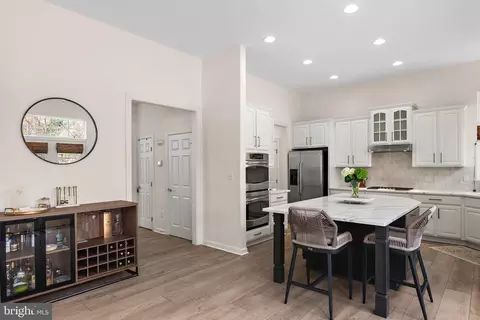 Entry Way - 212 Bowen Ct, Annapolis, MD 21401 photo 11 of 14