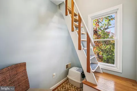 Entry Way - 513 Second St, Annapolis, MD 21403 photo 5 of 6