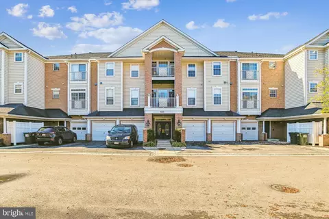 421 Hamlet Club Dr #202, Edgewater, MD 21037