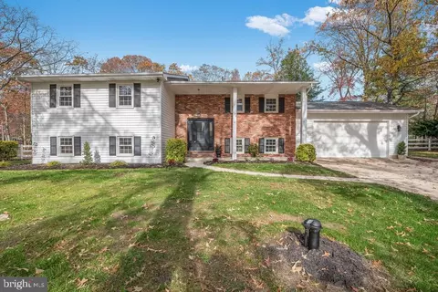 196 Falcon Dr, Pasadena, MD 21122