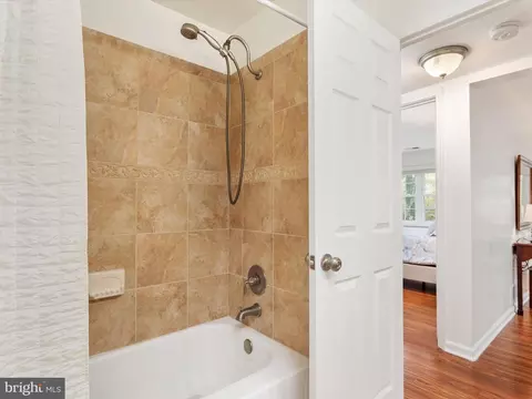 Bath - 3 Heritage Ct #C, Annapolis, MD 21401 photo 2 of 2
