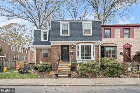 1752 Albermarle Dr, Crofton, MD 21114