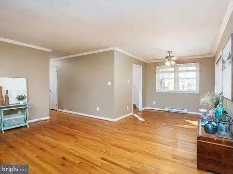 Living - 456 Maple Leaf Dr, Edgewater, MD 21037 photo 4 of 7