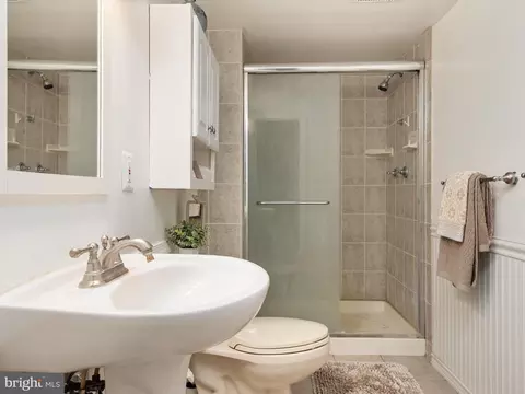 Bath - 456 Maple Leaf Dr, Edgewater, MD 21037 photo 2 of 2