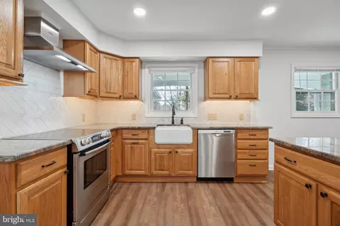 1721 Stratton Rd, Crofton, MD 21114 photo 2