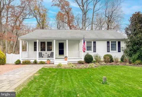 592 Pinewood Dr, Annapolis, MD 21401