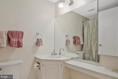 Bath - 511 Augusta Dr, Arnold, MD 21012 photo 2 of 4