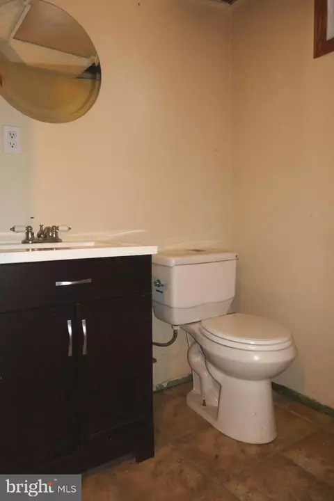 Bath - 7690 Oak Ln, Pasadena, MD 21122 photo 2 of 2