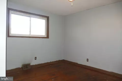 Bedroom - 7690 Oak Ln, Pasadena, MD 21122 photo 1 of 2
