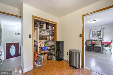 Entry Way - 1159 Pine Tree Dr, Annapolis, MD 21409 photo 1 of 2