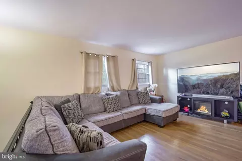 Living - 1159 Pine Tree Dr, Annapolis, MD 21409 photo 1 of 1
