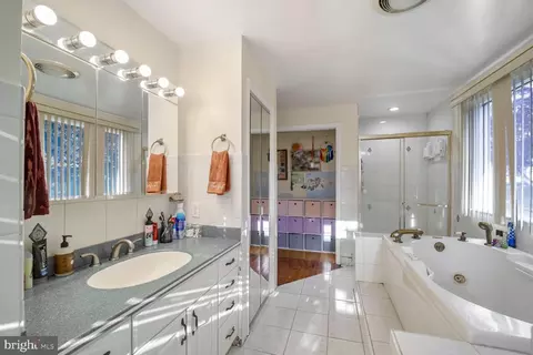 Bath - 1159 Pine Tree Dr, Annapolis, MD 21409 photo 2 of 4