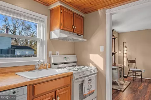178 Dunlap Rd, Pasadena, MD 21122 photo 9