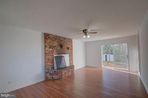 Living - 818 Macsherry Dr, Arnold, MD 21012 photo 4 of 5