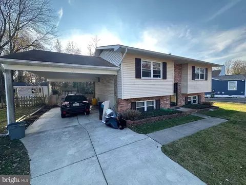 1121 Holmespun Dr, Pasadena, MD 21122