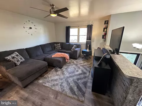 1121 Holmespun Dr, Pasadena, MD 21122 photo 6