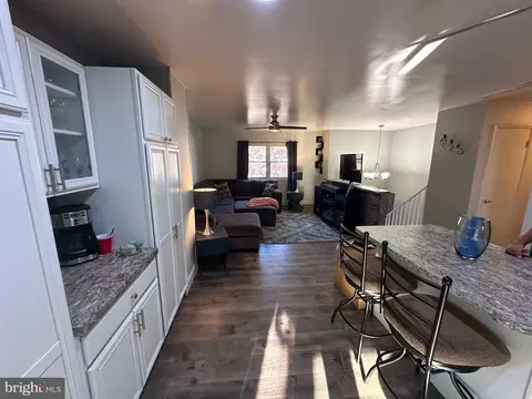 1121 Holmespun Dr, Pasadena, MD 21122 photo 9