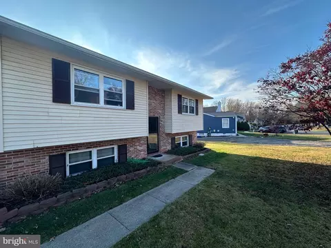 1121 Holmespun Dr, Pasadena, MD 21122 photo 2
