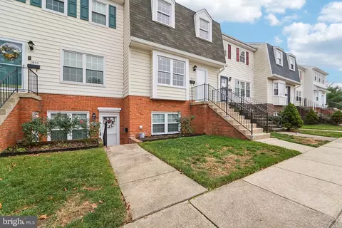 1677 Ridgely Ct, Crofton, MD 21114 photo 2