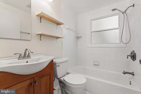 Bath - 1703 Walleye Dr, Crofton, MD 21114 photo 2 of 4