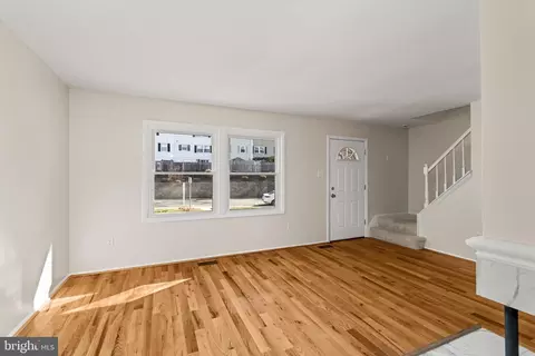 Living - 1703 Walleye Dr, Crofton, MD 21114 photo 2 of 6