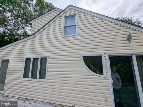 792 Powhatan Beach Rd, Pasadena, MD 21122 photo 5