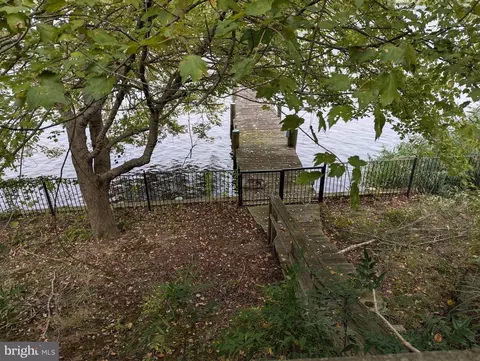 792 Powhatan Beach Rd, Pasadena, MD 21122 photo 36