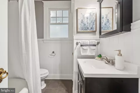 Bath - 1411 West St, Annapolis, MD 21401 photo 1 of 2