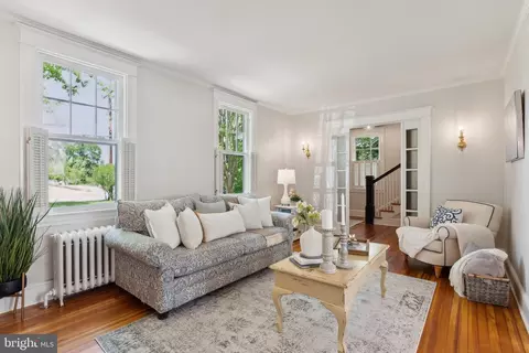 Living - 1411 West St, Annapolis, MD 21401 photo 2 of 3