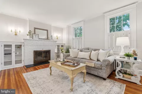 Living - 1411 West St, Annapolis, MD 21401 photo 1 of 3