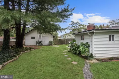 Exterior - 3655 7th Ave, Edgewater, MD 21037 photo 4 of 8