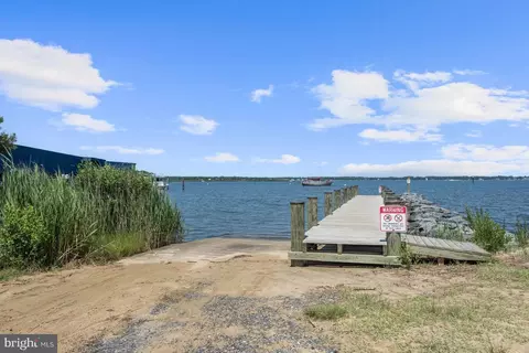 Exterior - 3655 7th Ave, Edgewater, MD 21037 photo 5 of 8