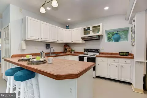 Kitchen - 3655 7th Ave, Edgewater, MD 21037 photo 1 of 3