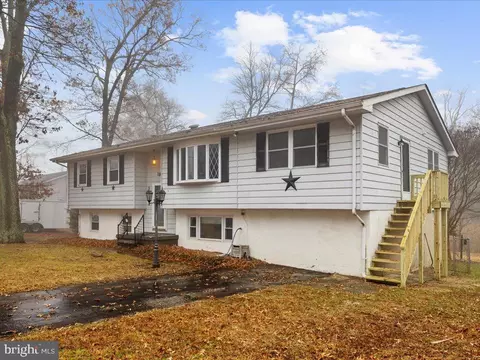 184 Diana Dr, Pasadena, MD 21122