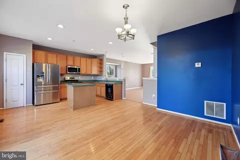 8267 Appalachian Dr, Pasadena, MD 21122 photo 8