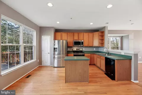 8267 Appalachian Dr, Pasadena, MD 21122 photo 9