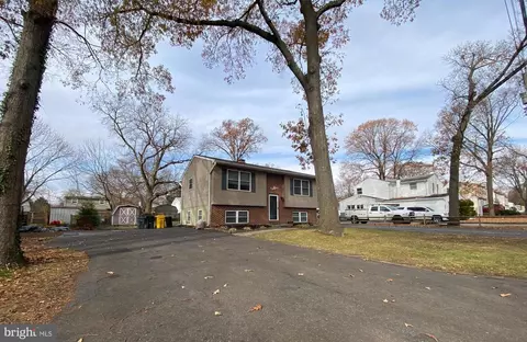 296 Creek Blvd, Pasadena, MD 21122 photo 3