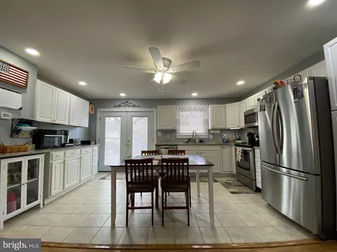 296 Creek Blvd, Pasadena, MD 21122 photo 8