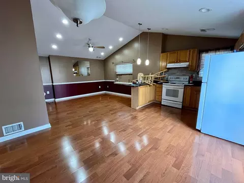 675 204th St, Pasadena, MD 21122 photo 6
