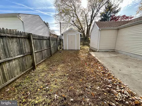 675 204th St, Pasadena, MD 21122 photo 2