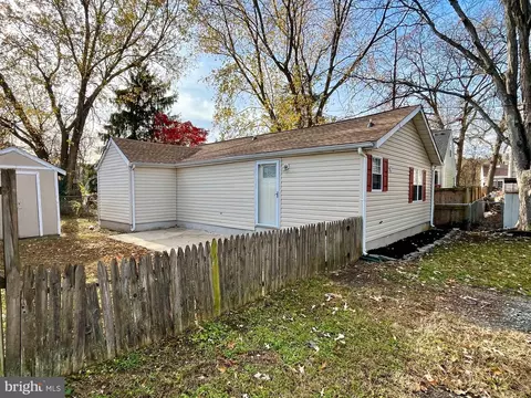 675 204th St, Pasadena, MD 21122