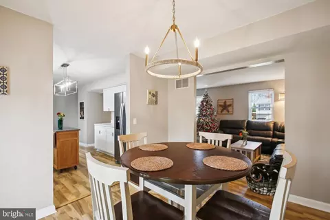 7908 Kings Bench Pl, Pasadena, MD 21122 photo 11