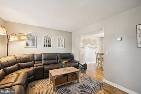 7908 Kings Bench Pl, Pasadena, MD 21122 photo 9