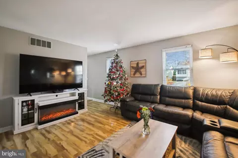 7908 Kings Bench Pl, Pasadena, MD 21122 photo 8