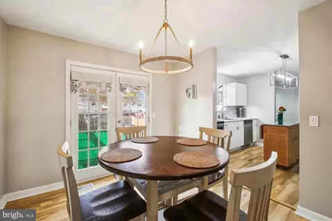 7908 Kings Bench Pl, Pasadena, MD 21122 photo 10