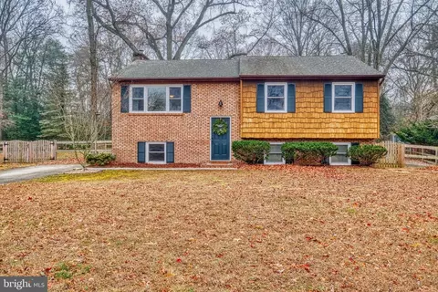 552 Pheasant Ct, Pasadena, MD 21122